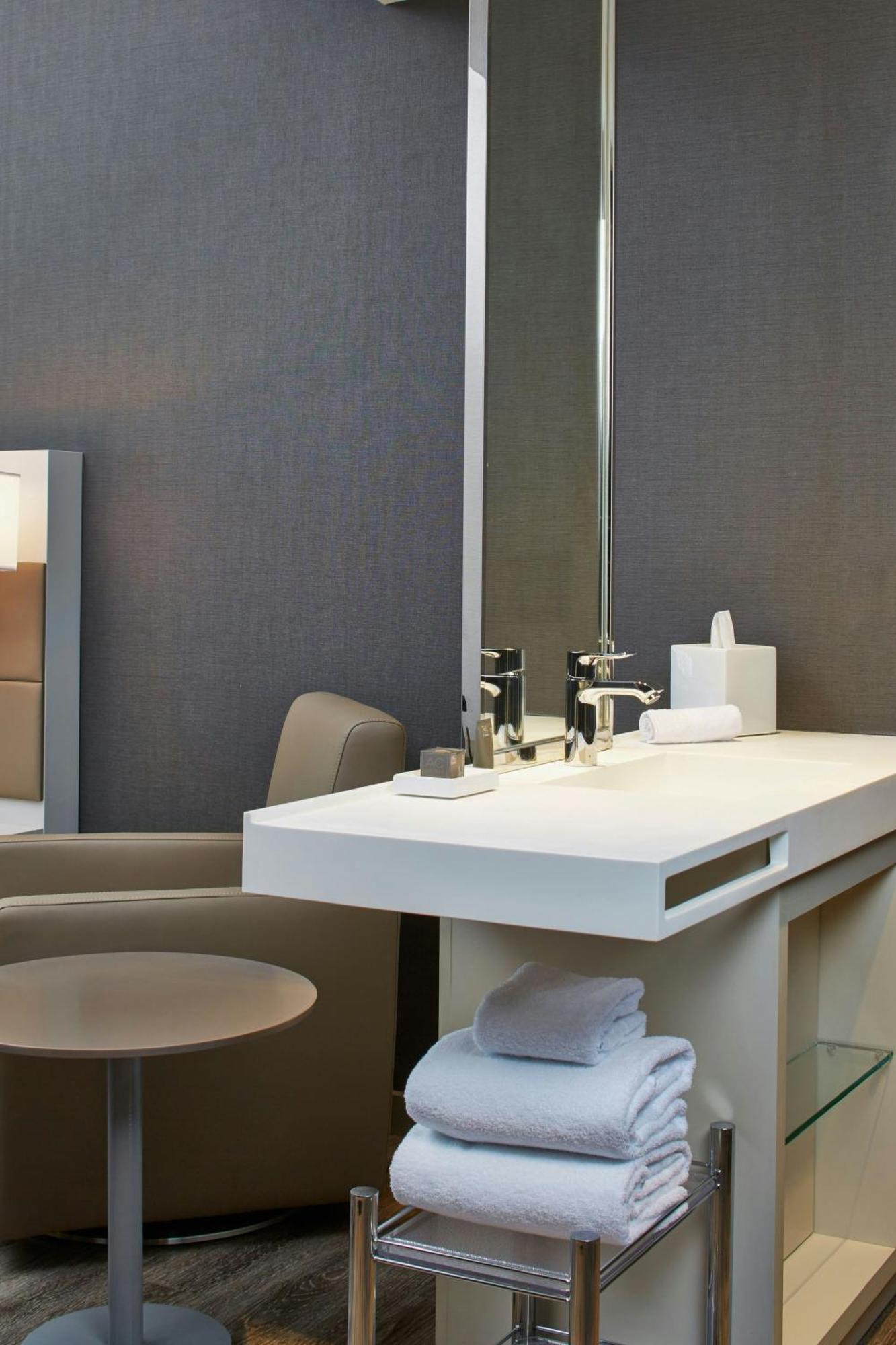 Ac Hotel By Marriott Seattle Bellevue/Downtown Bagian luar foto